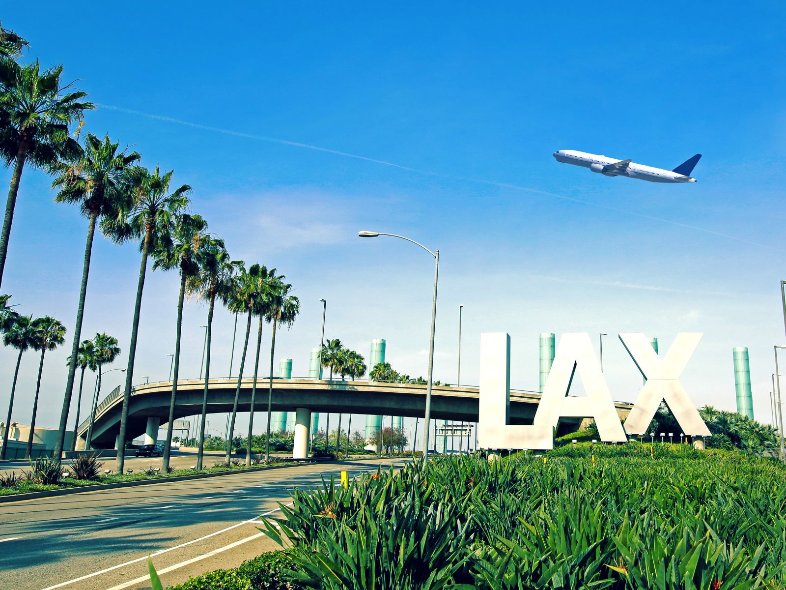 Los Angeles International Airport (LAX) Los Angeles International Airport (LAX)